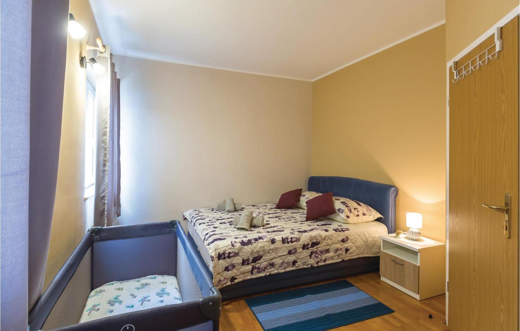 Stunning Apartment In Makarska With Kitchen Eksteriør bilde