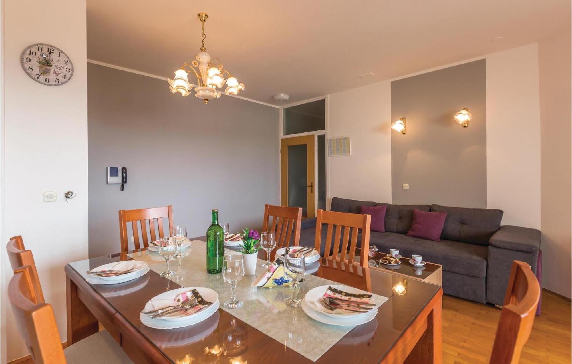 Stunning Apartment In Makarska With Kitchen Eksteriør bilde