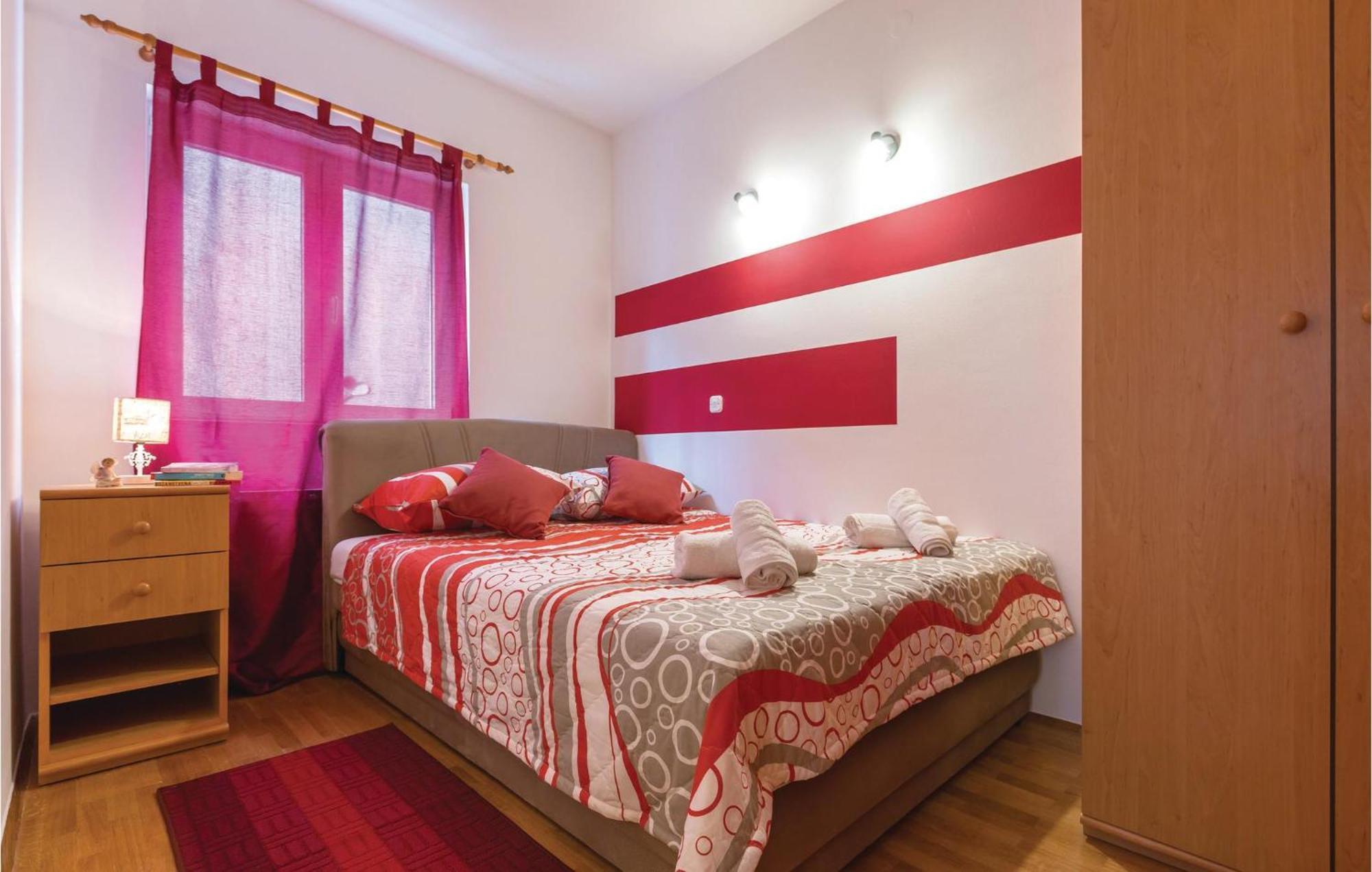 Stunning Apartment In Makarska With Kitchen Eksteriør bilde