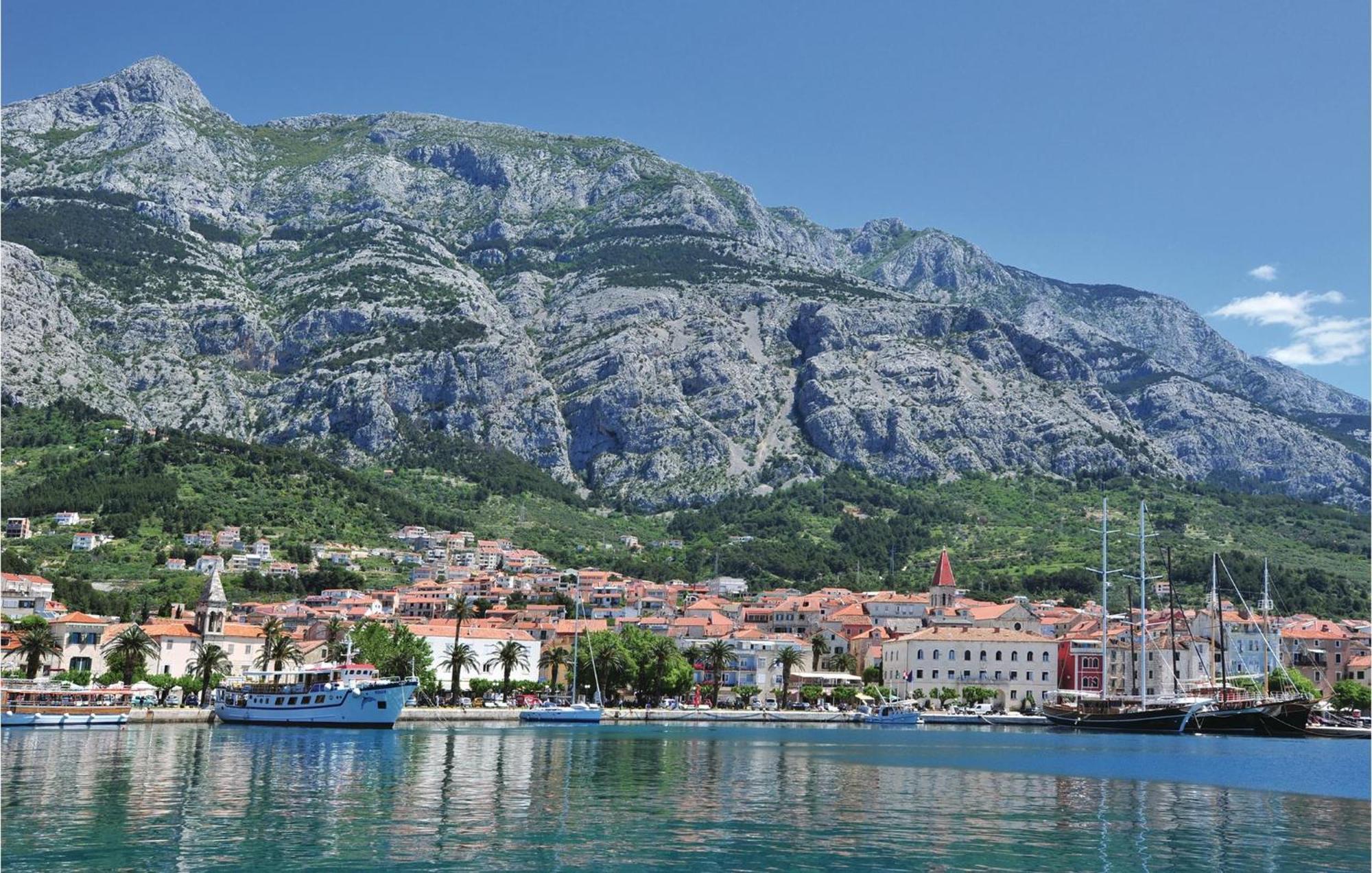 Stunning Apartment In Makarska With Kitchen Eksteriør bilde