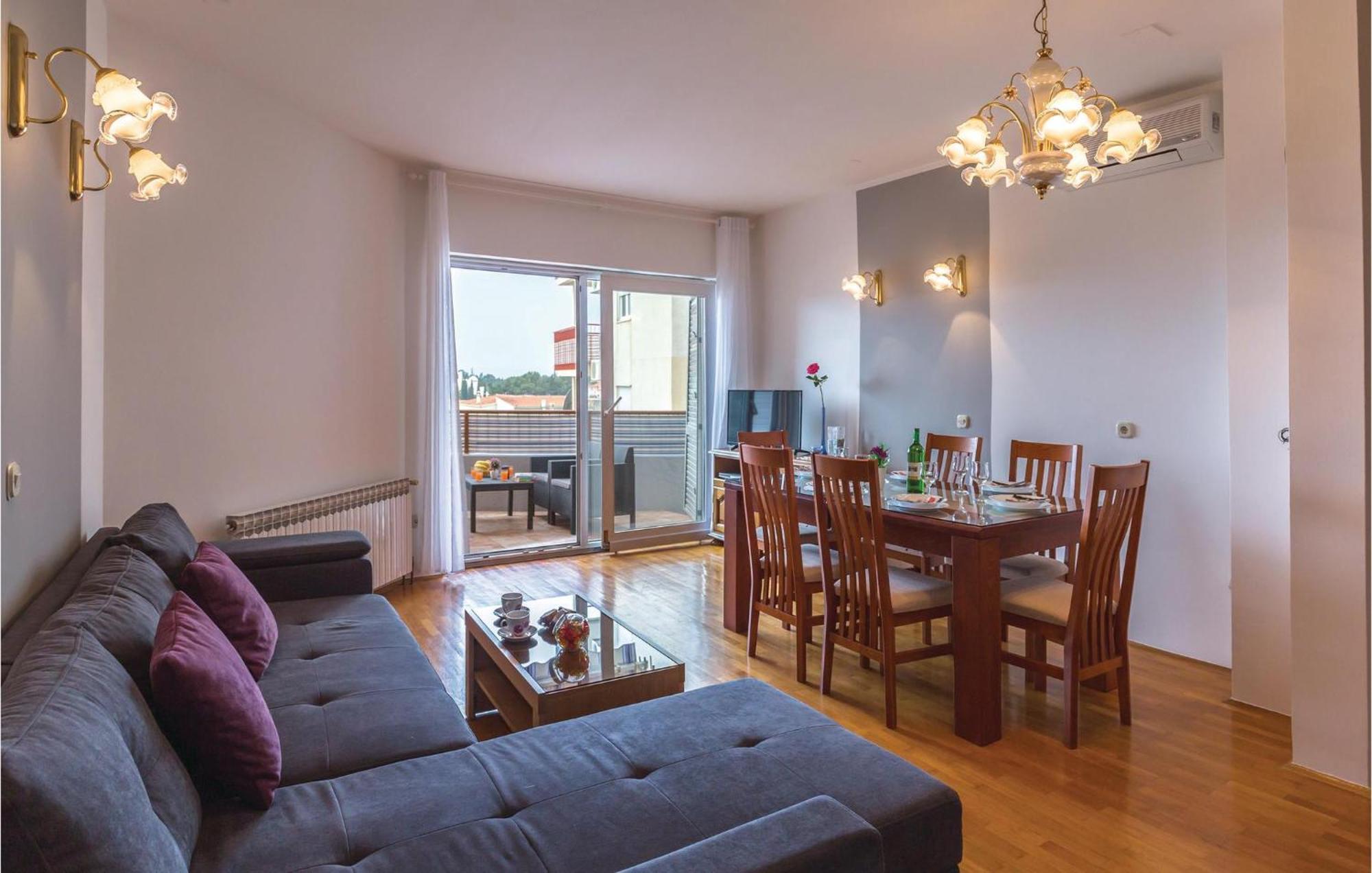 Stunning Apartment In Makarska With Kitchen Eksteriør bilde